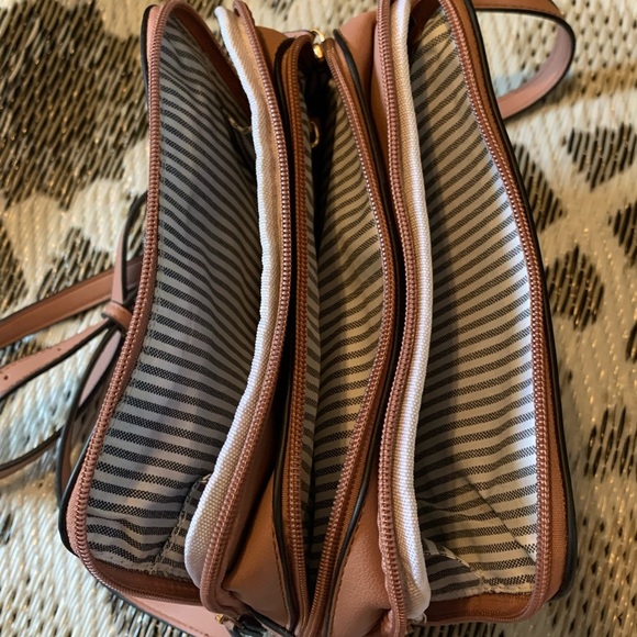 Elegant Pink Crossbody Bag - Picture 2 of 9